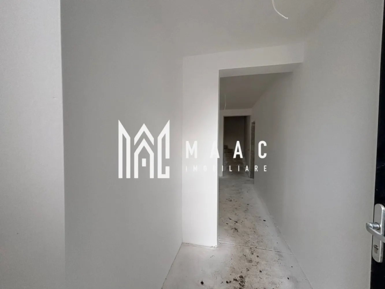 Casa Quadruplex | 110MPU | Curte 60MP | 4 Camere - MAAC Imobiliare vă propune spre vânzare o casa de tip quadruplex aflata in Cartierul Arhitectiilor . Locuinta are o suprafata utila de 110 mp si este compartimentata astfel: Living cu spatiu pentru luat masa, Bucatarie inchisa, 3 dormitoare spatioase, 2 bai cu geam de aerisire. Centrala proprie,incalzire in pardoseala. 2 Locuri de parcare. Beneficiaza de o curte libera de 60 mp. Casa se vinde la alb cu posibilitate de colaborare cu o echipa specializata in finisare. In apropiere, ca si puncte de interes: magazine ( Profi, Lidl, Kaufland), statii pentru transportul in comun, parc amenajat pentru copii. Pentru mai multe detalii precizati telefonic ca ati vazut anuntul cu ID: CP2778772 }}