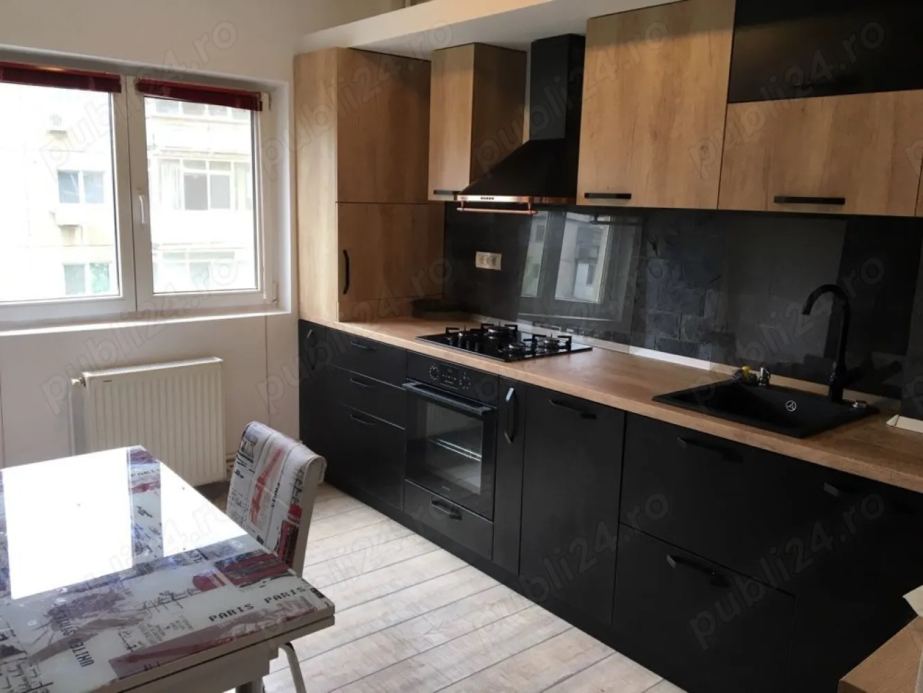 BRASADAS închiriază ap 3 cam etaj 3/10 langa metrou Gorjului - Agenția imobiliara BRASADAS închiriază apartament recent renovat si complet mobilat si utilat, la 5-6 minute de mers pe jos de la metrou Gorjului situat la etajul 3/10. Etaj 3 din 10, 76 mp, Compus din hol de intrare, living spatios, bucatarie open space, doua dormitoare spatioase, baia de serviciu, baia mare cu cada, debara, 2 balcoane inchise Mobilierul facut la comanda, dispune de masina de spalat vase, plita, cuptor, hota, aer conditionat, 2 televizoare LCD. Dotari: plita + cuptor incorporate, frigider, masina de spalat, internet centrala termica proprie, aer conditionat, usa metalica, usi interior lemn, gresie, fainta, parchet, termopane. In apropiere se afla statia de metrou Gorjului, Ratb:61,62,136,137,336, Mega Image, Carrefour, Lidl. www.brasadas.com.