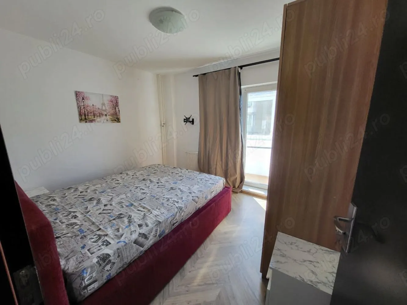 BRASADAS închiriază ap 3 cam etaj 3/10 langa metrou Gorjului - Agenția imobiliara BRASADAS închiriază apartament recent renovat si complet mobilat si utilat, la 5-6 minute de mers pe jos de la metrou Gorjului situat la etajul 3/10. Etaj 3 din 10, 76 mp, Compus din hol de intrare, living spatios, bucatarie open space, doua dormitoare spatioase, baia de serviciu, baia mare cu cada, debara, 2 balcoane inchise Mobilierul facut la comanda, dispune de masina de spalat vase, plita, cuptor, hota, aer conditionat, 2 televizoare LCD. Dotari: plita + cuptor incorporate, frigider, masina de spalat, internet centrala termica proprie, aer conditionat, usa metalica, usi interior lemn, gresie, fainta, parchet, termopane. In apropiere se afla statia de metrou Gorjului, Ratb:61,62,136,137,336, Mega Image, Carrefour, Lidl. www.brasadas.com.