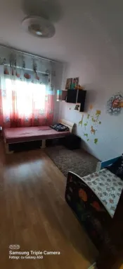 inchiriez apartament 3 camere ,loc parcare