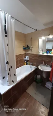 inchiriez apartament 3 camere ,loc parcare