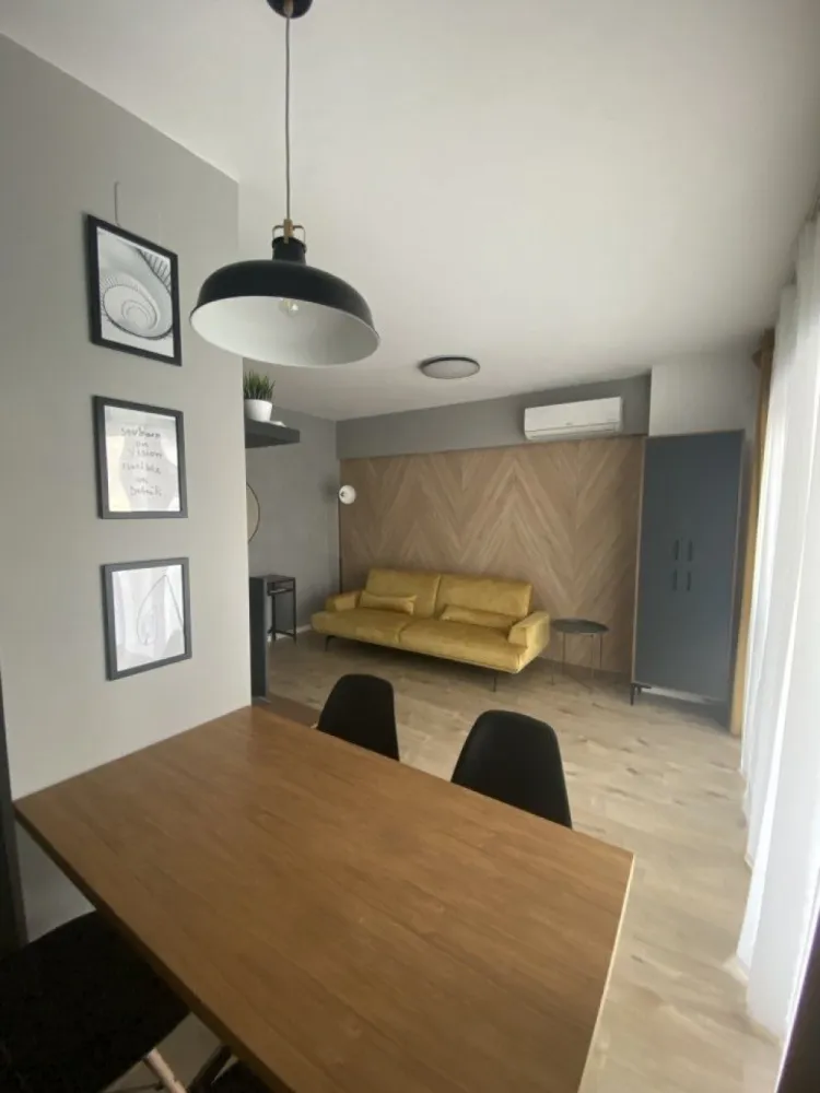 Lux | 2 camere, 2 bai | Terasa | Belvedere Residences - Inchiriez apartament 2 camere, 2 bai si terasa, cu design ultra modern situat in Belvedere Residences. Caracteristici: - suprafata 53 mp; - disponibil imediat; - complet mobiliat si utilat cu electrocasnice premium; - extrem de luminos, pozitionare excelenta (E) - proximitate metrou (3 min de mers pe jos) - proximitate centre comerciale, numeroase sali de sport (2-5 min), Kaufland (4 min), shop (2 min), mall (Promenada), parcuri (Tei, Herastrau); - parchet, incalzire in pardoseala; - geam termopan; - terasa; - canapea extensibila; - electrocasnice complet incorporabile: masina de spalat vase, masina de spalat rufe cu uscator, 2 aparate de A/C, 1 televizor Samsung Smart, hota si plita incorporabila, frigider No Frost incorporabil, cuptor electric si incorporabil, cuptor cu microunde incorporabil, centrala termica, incalzire pardoseala. Inchiriere pe termen lung, preferabil 24 luni. Nu se accepta animalele de companie. Se percepe 1 luna chirie + 2 luni garantie.