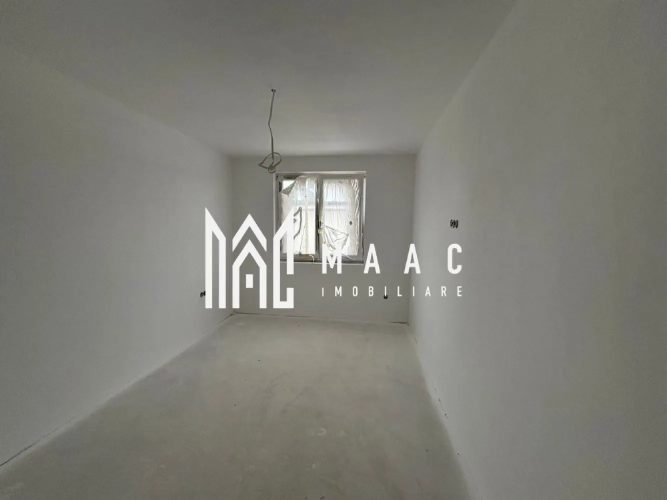 Casa Quadruplex | 110MPU | Curte 60MP | 2 Locuri de parcare - MAAC Imobiliare vă propune spre vânzare o casa de tip quadruplex aflata in Cartierul Arhitectiilor . Locuinta are o suprafata utila de 110 mp si este compartimentata astfel: Lliving cu spatiu pentru luat masa, Bucatarie inchisa, 3 dormitoare, 2 bai cu geam de aerisire. Centrala proprie,incalzire in pardoseala. 2 Locuri de parcare. Beneficiaza de o curte libera de 60 mp. Casa se vinde la alb cu posibilitate de colaborare cu o echipa specializata in finisare. In apropiere, ca si puncte de interes: magazine ( Profi, Lidl, Kaufland), statii pentru transportul in comun, parc amenajat pentru copii de toate varstele. Pentru mai multe detalii precizati telefonic ca ati vazut anuntul cu ID: CP2778771 }}