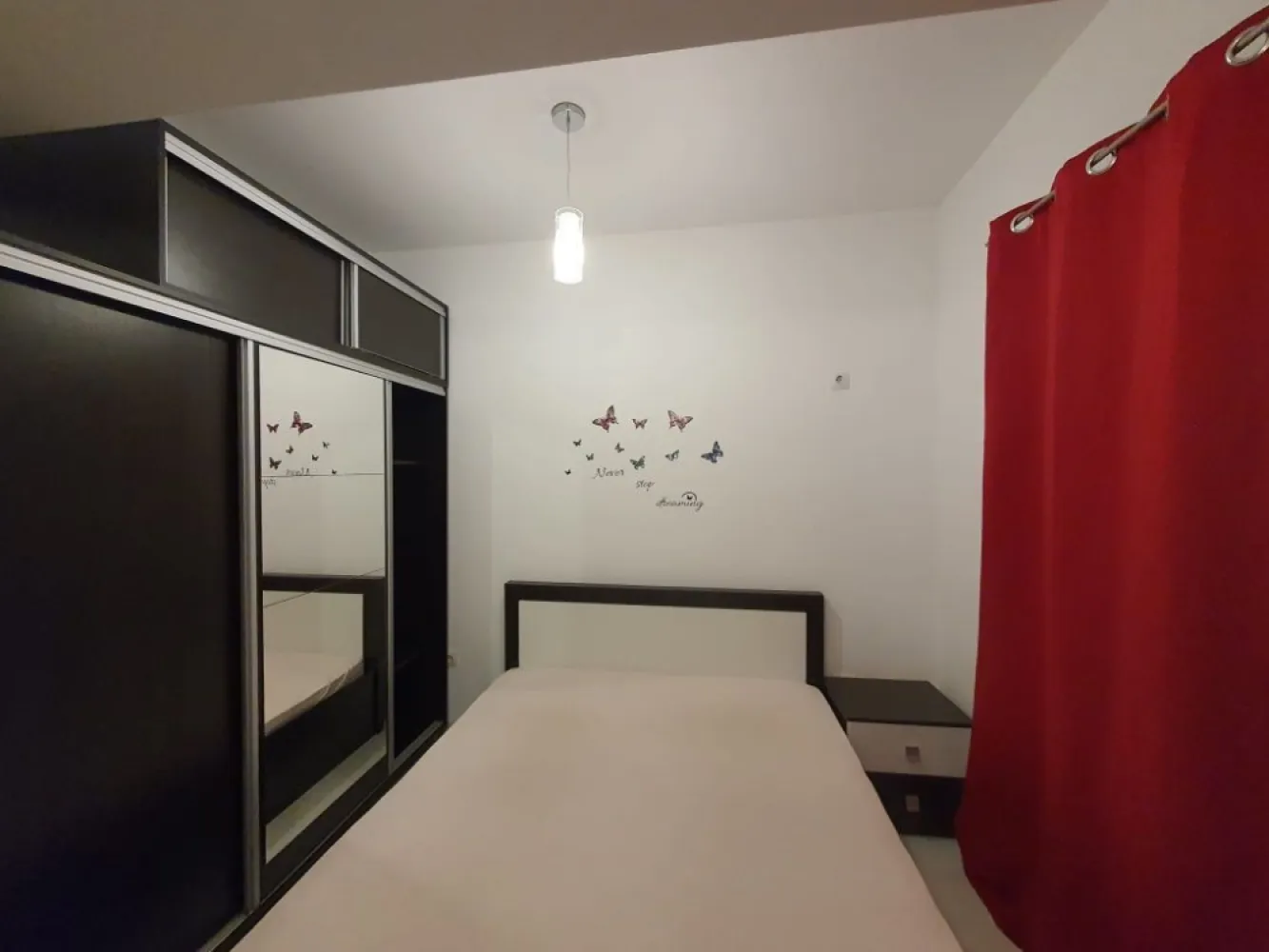 Inchiriere apartament 2 camere metrou Pacii Lidl Kaufland - Inchiriere pe termen lung apartament metrou Pacii, bloc 2017, 2 camere + balcon, parter, spatios. Se elibereaza de la 1 Decembrie.