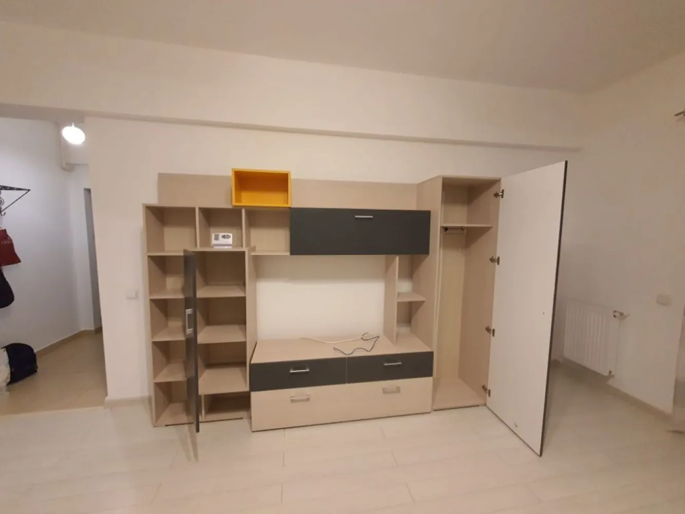 Inchiriere apartament 2 camere metrou Pacii Lidl Kaufland - Inchiriere pe termen lung apartament metrou Pacii, bloc 2017, 2 camere + balcon, parter, spatios. Se elibereaza de la 1 Decembrie.