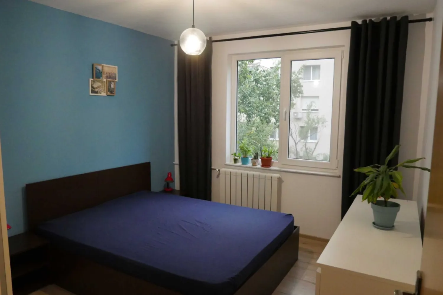 Apartament 3 camere Lacul Morii 4/8 - Vand apartament 3 camere, et 4/8 in zona Crangasi, pe strada Saidac Gh nr 15, la 2 minute de Lacul Morii, apartamentul a fost renovat complet in 2012 si zugravit recent. Apartamentul se afla la 8 minute de statia de metrou Crangasi si la 5 minute de parcul Crangasi. Blocul a fost reabilitat termic in 2023, lifturile au fost schimbate.