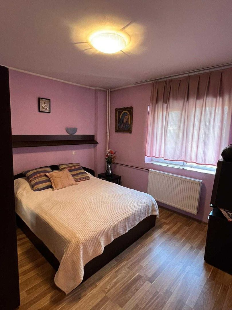 Vand 3 camere dec., confort 1, sos. Alexandriei - Piata Rahova - Teius