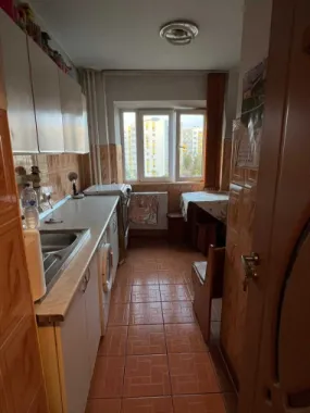 Vand 3 camere dec., confort 1, sos. Alexandriei - Piata Rahova - Teius