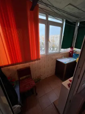 Vand 3 camere dec., confort 1, sos. Alexandriei - Piata Rahova - Teius