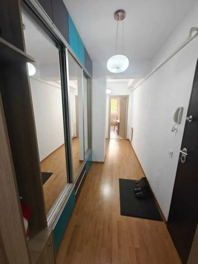 Apartament 3 cam | 13 Septembrie | Parcare -2 | M Academia Militara - W.O.L.V. German Services va propune spre achizitionare un apartament de 3 camere in zona 13 Septembrie. Proprietatea face parte dintr-un ansamblu rezidential construit in anul 2016. Ansamblul rezidential este aproape de statia de metrou Academia militara ( aprox. 10 min de mers pe jos ). Blocul beneficiaza de paza permanenta, sistem de supraveghere video, 2 lifturi care coboara pana in parcarea subterana, servicii de administrare si curatenie, adapost ALA. Apartamentul este situat la etajul 2 din 13 si este pozitionat spre o zona linistita. Apartamentul are centrala proprie, sistem de aer conditionat. In ceea ce priveste finisajele: Compartimentare din caramida, usi Pinum, grupruri sanitare Roca, parchet, usa metalica etc. Apartamentul se vinde utilat si mobiliat. In acest pret intra si locul de parcare de la -2 unde aveti posibilitatea sa creati si un mic spatiu de depozitarea, deoarece locul de parcare este foarte generos. Proprietarul detin si un loc exterior de la ADP si aveti posibilitatea sa-l preluati si pe acela. Pentru mai multe detalii nu ezitati sa ne contactati.