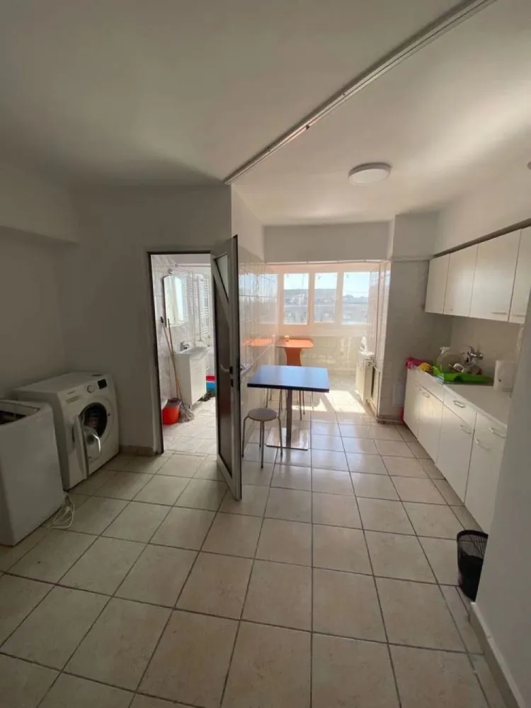 Ocazie! Proprietar direct!3camere de vânzare Decebal București