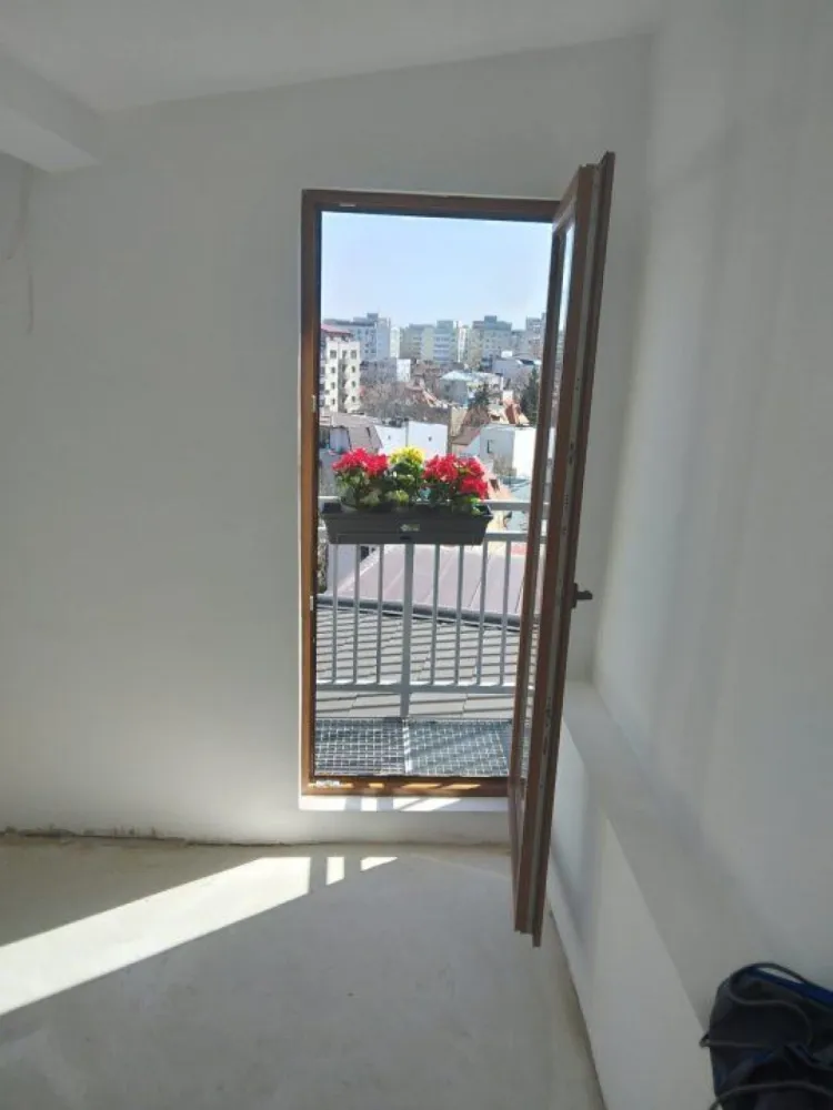 Dacia-Eminescu penthouse-mansarda terasa - Penthouse mansarda, 105mp cu terasa 15mp inclusa, 90mp utili, nefinisat, centrala proprie . 224000e nefinisat sau 270000e finisat la cheie. Pentru CREDIT ipotecar pretul este strict 270000e finisat la cheie. Tel .