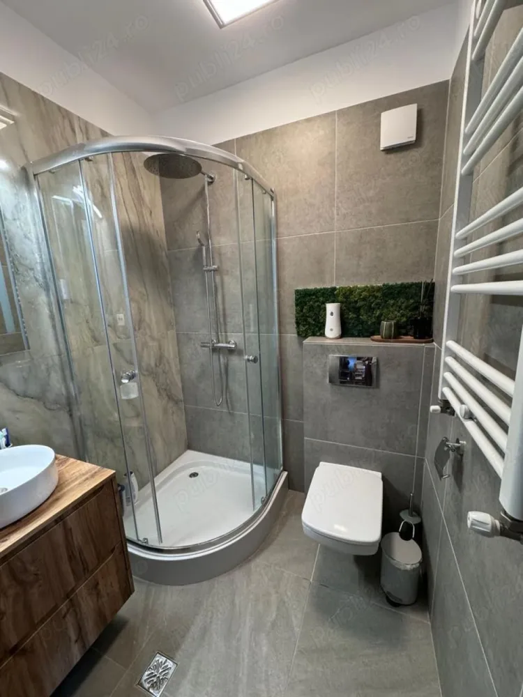 3 Camere cu 2 locuri de parcare (Negociabil) - Proprietar