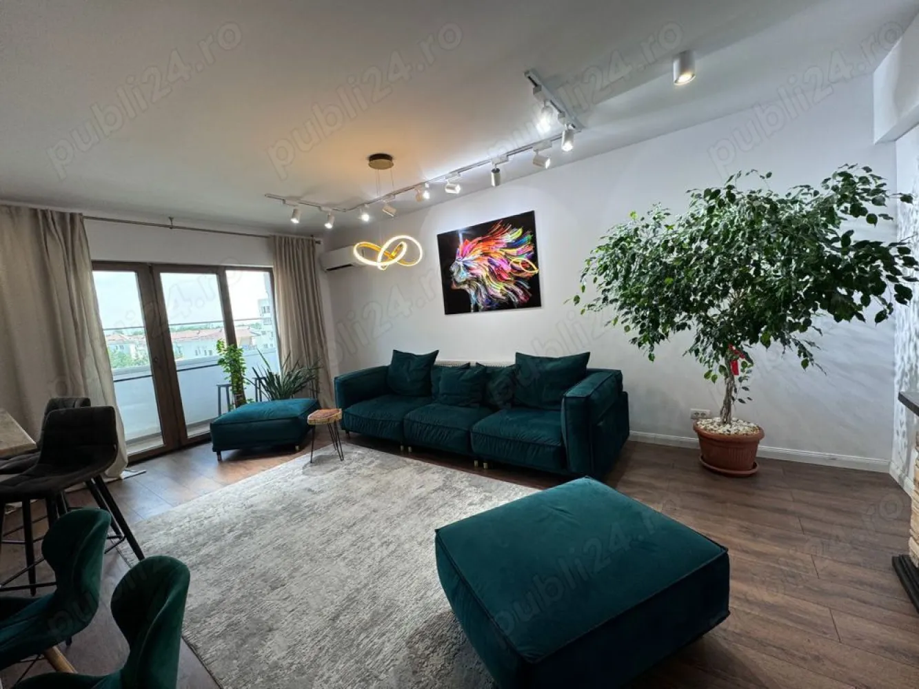 3 Camere cu 2 locuri de parcare (Negociabil) - Proprietar