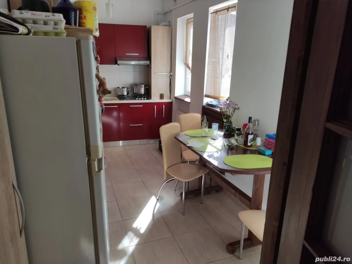 Oportunitate - Ap. 3 camere, 2 grupuri sanitare 2 ,balcoane etaj 3 din 4, suprafata102.43 mp.Intrare deosebita, scara renovata,lift. 2 apartamente pe etaj.Boxa 12 m subsol.