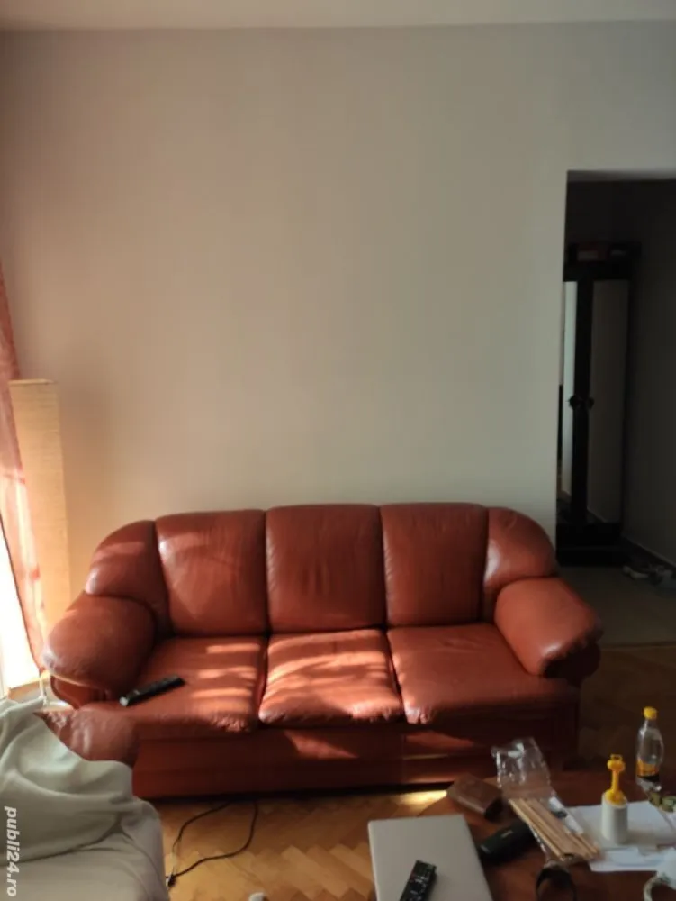 Oportunitate - Ap. 3 camere, 2 grupuri sanitare 2 ,balcoane etaj 3 din 4, suprafata102.43 mp.Intrare deosebita, scara renovata,lift. 2 apartamente pe etaj.Boxa 12 m subsol.