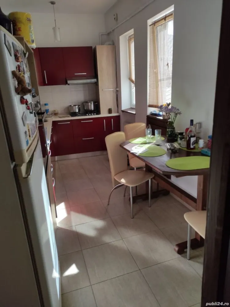 Oportunitate - Ap. 3 camere, 2 grupuri sanitare 2 ,balcoane etaj 3 din 4, suprafata102.43 mp.Intrare deosebita, scara renovata,lift. 2 apartamente pe etaj.Boxa 12 m subsol.