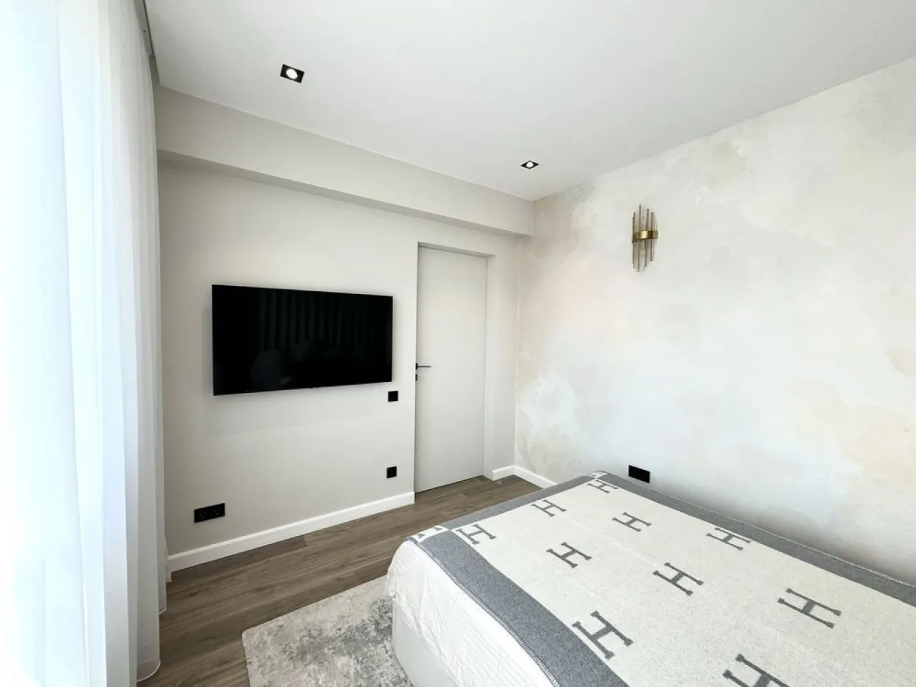 Apartament Lux 3 camere (2 parcari incluse)