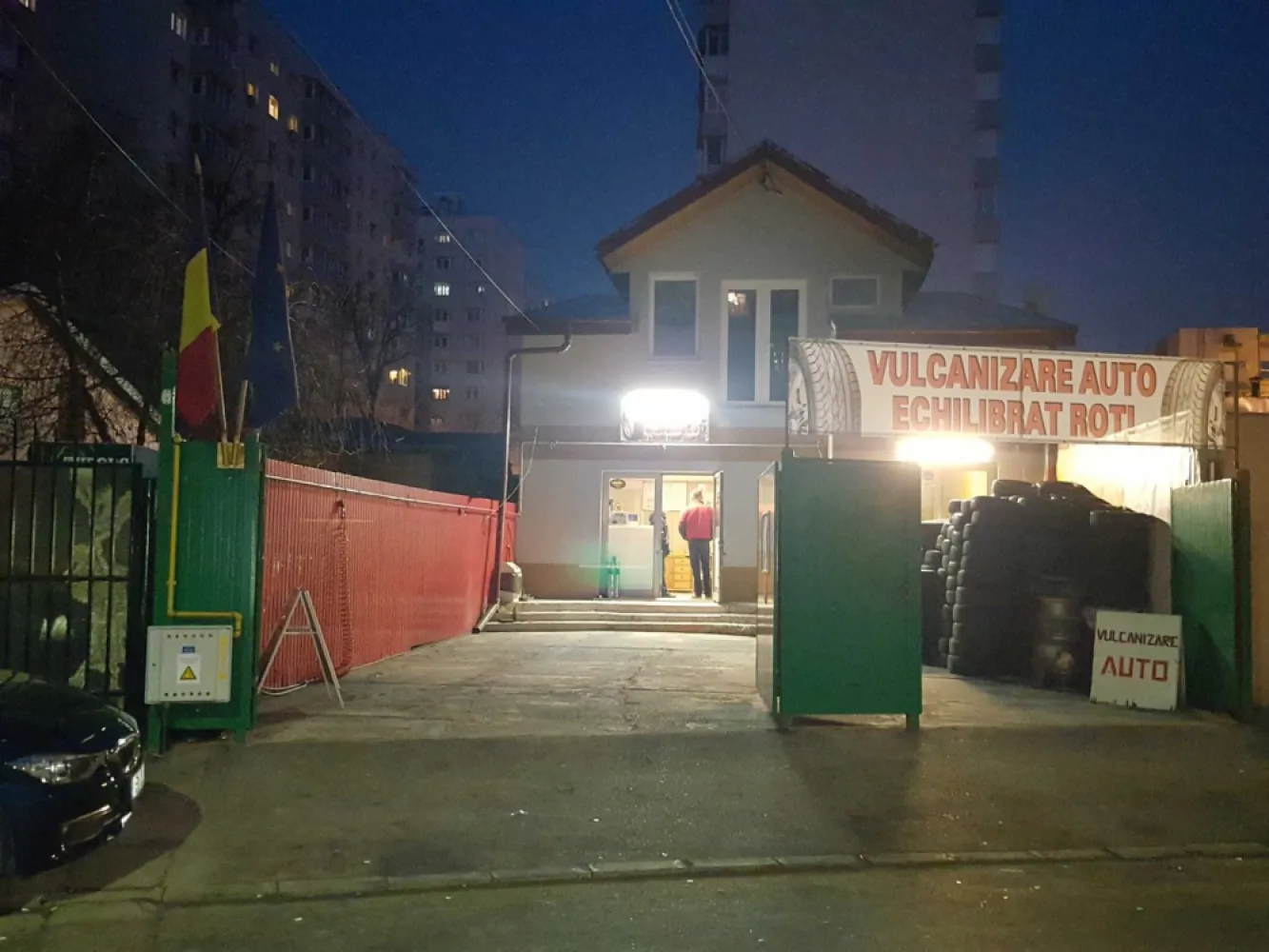 Spatiu Comercial - Spatiu comercial in vila zona Piata Salajan str. Soldat Stelian Mihale aproximativ 200mp ,curte interioara spate ,curte interioara fata cu accaes din strada ,apa ,canal,gaze,220 v,380 v.