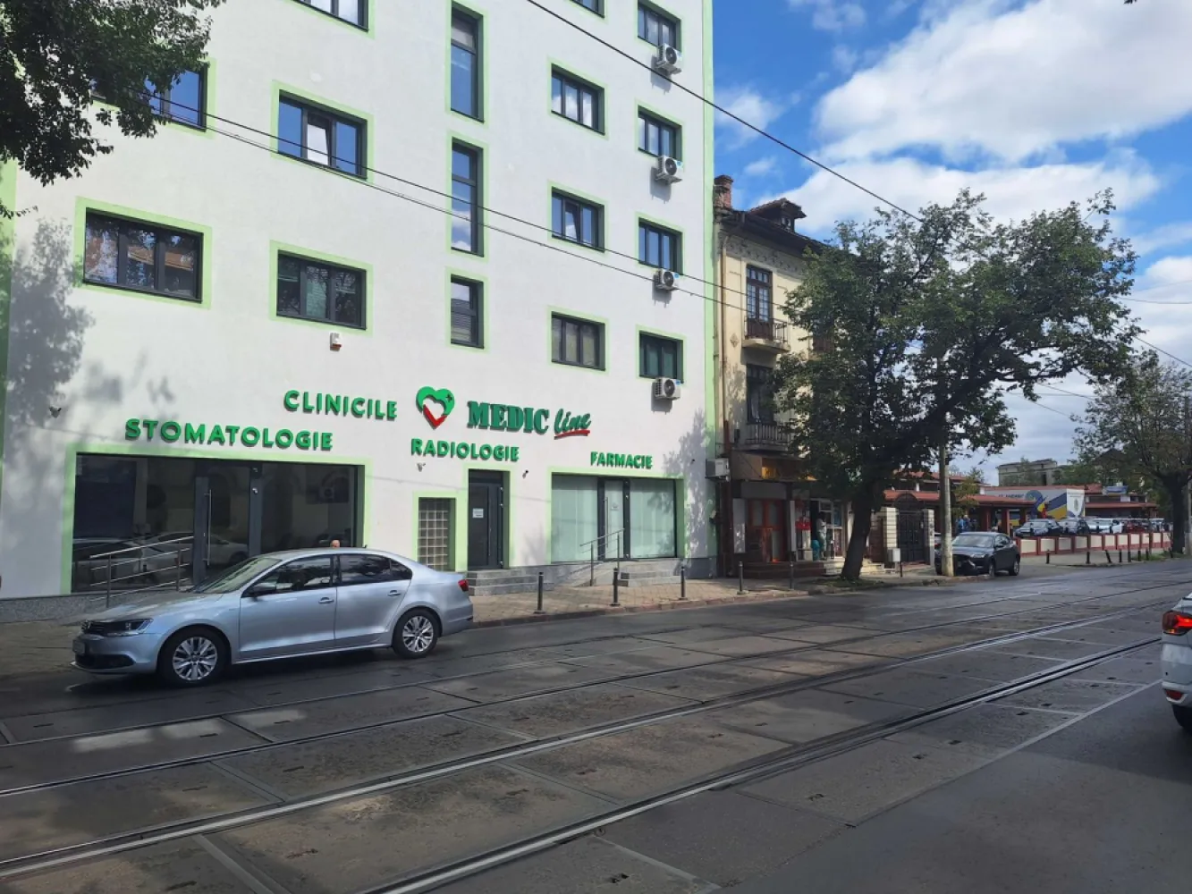Vand doua spatii comerciale invecinate zona centrala Pta George Cosbuc - Vand stradal 2 spatii comerciale invecinate, fiecare 40 mp , suprafata totala 80mp, s+p , zonă centrala, Piata George Cosbuc, adresa : Bdul George Cosbuc nr. 40, sector 5, Bucuresti
