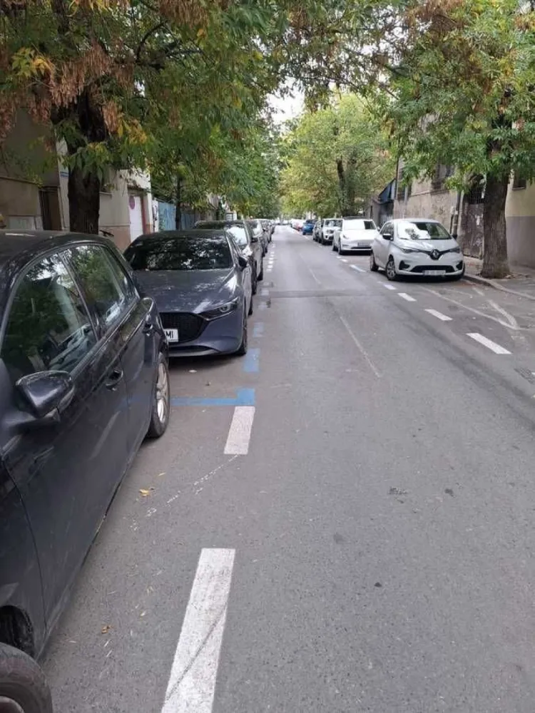Vand Garaj Spati Comercia StradaStr Aurel Vlaicu vizavi de Dinamo 45mp - Va oferim spre vanzare un garaj -Spatiul Comercial stradal 3min Metrou Stefan Cel Mare Ultracentral cu o suprafata de 45 mp vizavi de Stadionul Dinamo, Str. Aurel Vlaicu, este liber oricand se poate ocupa, se poate si 16 mp cumpara are curent apa, gaz. Va asteptam la vizionare, Pret este 48990 Euro usurel negociabil,