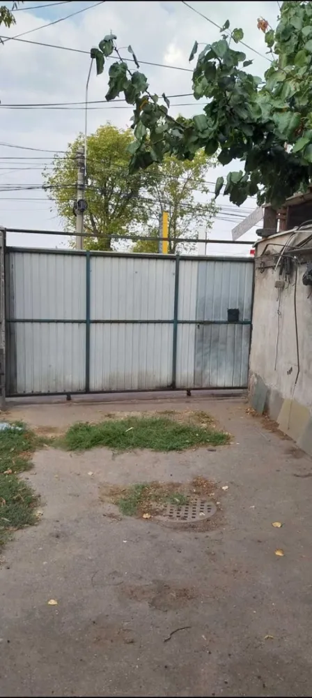 Constructie hala garaj plus teren , 300 mp, Sos. Fundeni, Stradal - Vand constructie hala garaj plus teren , suprafata totala 300 mp, Sos. Fundeni , Stradal, jumatate constructie jumatate curte. VIS-A-VIS de benzinaria LUKOIL. Se poate folosi pt Atelier, firma, birouri, depozit, etc. Se poate amenaja interiorul si pt locuit, se poate compartimenta, are fundatie rezistenta, placa de beton, mansarda, acoperis. Exista bransament curent electric, , apa , canalizare, cu posibilitate bransament gaze si curent 380 chiar la poarta.. P tdetalii sunati la nr 07******84