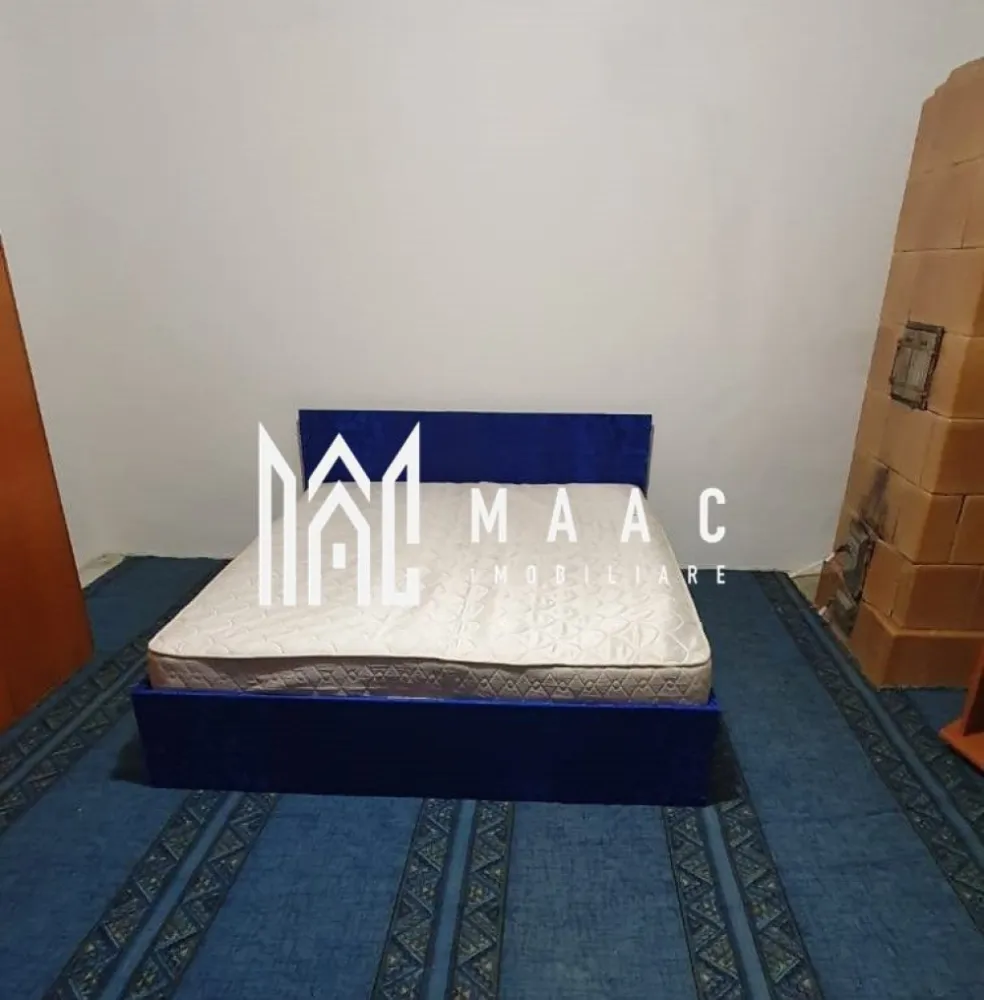 Casă Săsească Hosman | 3 camere | Teren 1076 mp - Vă prezentăm o casă fermecătoare, ideală pentru cei care caută liniștea și frumusețea vieții la țară, situată la doar 25 km de Sibiu. Această proprietate renovată recent oferă toate condițiile moderne, păstrând în același timp farmecul rustic. Caracteristici principale: Suprafață teren: 1076 mp, împărțită inteligent între curte, grădină și zone de utilitate. Compartimentare: 3 camere spațioase și luminoase. 1 bucătărie practică și bine dotată. 2 băi moderne, ideale pentru confortul familiei. Pivniță uscată, potrivită pentru depozitare. Dotări și facilități: Locuința a fost renovata recent, oferind un mediu confortabil și primitor. Apă, gaz, curent electric, fosa septica. Încălzire eficientă: Centrală termică, calorifere pe hol, sobe de teracota( necesita racordate la gaz). Anexe și exterior: Grajd și șură, cu multiple posibilități de utilizare. Garaj si spațiu in curte pentru mașini. Curte pavată, perfectă pentru relaxare și activități în aer liber. Grădină generoasa pentru cei care iubesc grădinăritul. Această proprietate este ideală pentru cei care doresc să se bucure de spațiu generos, natură și intimitate. 📞 Contactați MAAC Imobiliare pentru mai multe informații sau pentru a programa o vizionare, menționează CP2778739 ! }}