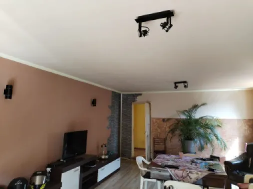 Persoană fizică vănd casă cu etaj strada.Moara de Vănt