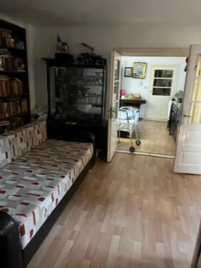 De vanzare casa trei camere