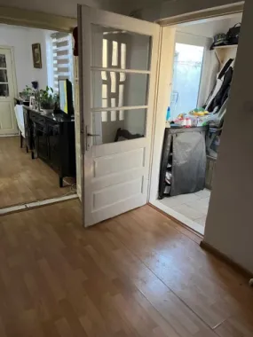 De vanzare casa trei camere