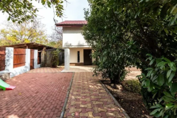 Casa individuala sector 5, strada dantelei, 500 m2 curte