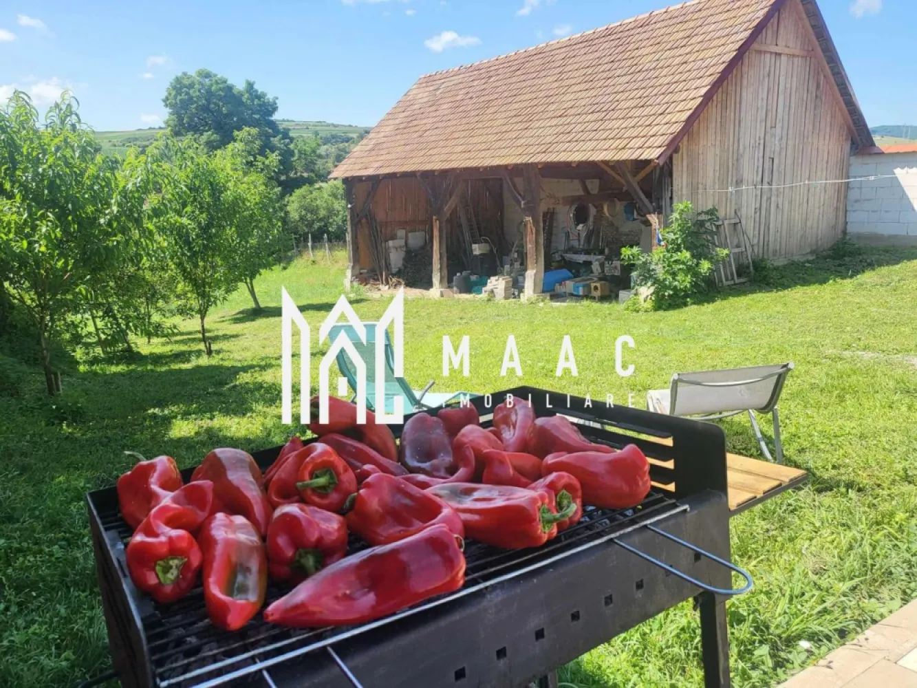 Black Friday Casa 2 corpuri individuale| 30 km de Sibiu | Teren 1500 mp - 🔥 BLACK FRIDAY - Profită de cea mai bună perioadă din an pentru a deveni proprietar! Reducere de 39.000 euro - Preț vechi - 179.000 euro Preț promoțional - 140.000 euro MAAC Imobiliare va propune spre vânzare o proprietate deosebită, situată într-un sat liniștit, la doar 30 km de Sibiu, spre Mediaș. Ideală pentru o familie extinsă sau pentru cei care doresc să îmbine viața la țară cu confortul modern, proprietatea include două case individuale de tip săsesc, complet renovate cu materiale premium. Facilități în sat: Școli primare și gimnaziale Cabinete medicale și stomatologice Magazine alimentare, agricole, de construcții și benzinărie Acces la mijloace de transport: autobuz și tren Utilități și dotări: Suprafață teren: 1500 mp (jumătate teren construibil, jumătate teren agricol) Gaz metan Alimentare cu apă contorizată Tablou electric modern, conform standardelor europene Contract salubritate cu triaj selectiv Internet prin fibră optică DIGI Poartă și portiță cu acces electric + telecomandă și interfon video Sistem de supraveghere video, accesibil prin aplicație mobilă Curte de 210 mp, pavată premium (Elis), sistem de iluminat integrat in pavele, cu brasero(șemineu deschis) pentru seri de relaxare Descrierea proprietății: Casa mică: Bucătărie mobilată și utilată Dormitor Baie modernă cu duș tip italian Casa mare: Parter: Hol de acces Baie de serviciu Bucătărie modernă la comandă, dotată cu electrocasnice premium, noi, în garanție Living generos, cu posibilitate de instalare șemineu Mansarda: Cameră spațioasă de 40 mp, cu baie proprie, ferestre Velux și iluminare cu senzori de mișcare Alte anexe: Beci tip cramă (40 mp), uscat și răcoros Șură mare (90 mp), situată pe teren construibil, ideală pentru transformare în pensiune sau afacere Teren agricol fertil, cu plantație de zmeură, nuc tânăr, vișini, pruni, soc, liliac și mâna Maicii Domnului Această proprietate reprezintă o oportunitate excelentă pentru cei care își doresc un stil de viață liniștit, aproape de natură, fără a renunța la confortul urban. Pentru mai multe detalii sau pentru a programa o vizionare, va rugam specificați telefonic: CP2778731! }}