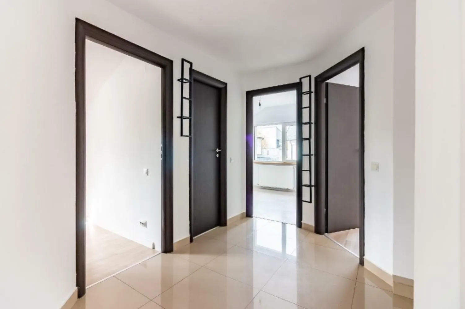 Casa individuala sector 5, strada dantelei, 500 m2 curte