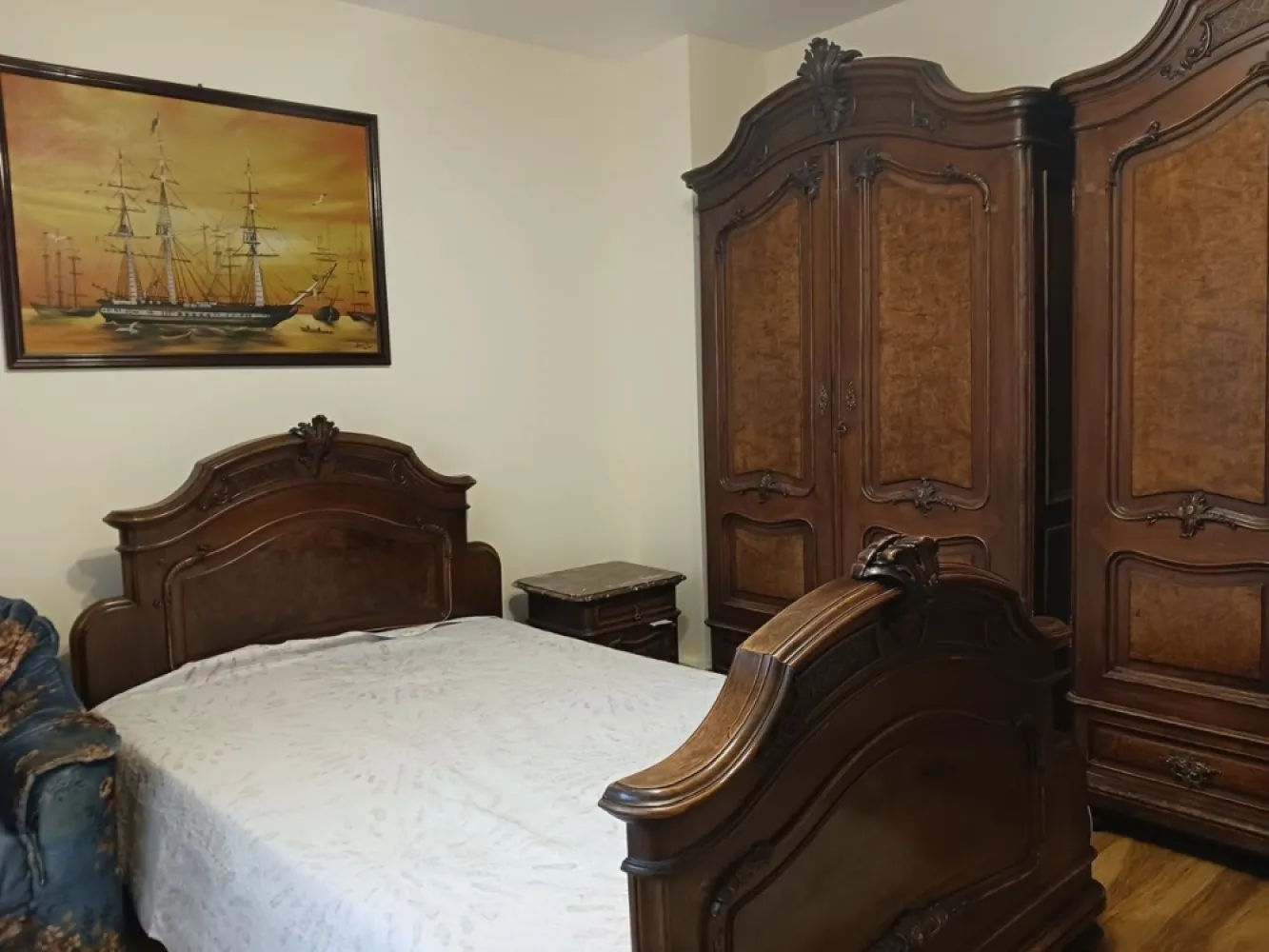Brancoveanu metrou Bucuresti - Particular vand vila P+2 Brancoveanu, suprafata utila 250 mp, living+5 camere, 3 bai, 2 bucatarii, terasa, 4 balcoane, camara, garaj, teren 361 mp, cadastru, intabulare, rol fiscal, pret 430.000 Euro