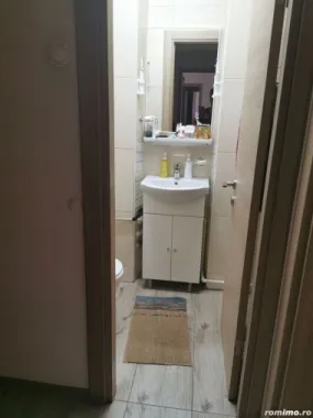 Proprietar , vand apartament , 4 camere cu centrala termica , boxa si loc parcare adp