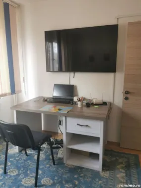 Proprietar , vand apartament , 4 camere cu centrala termica , boxa si loc parcare adp