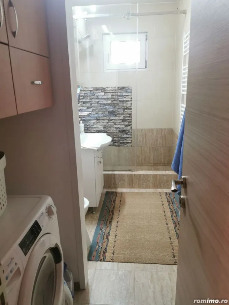 Proprietar , vand apartament , 4 camere cu centrala termica , boxa si loc parcare adp