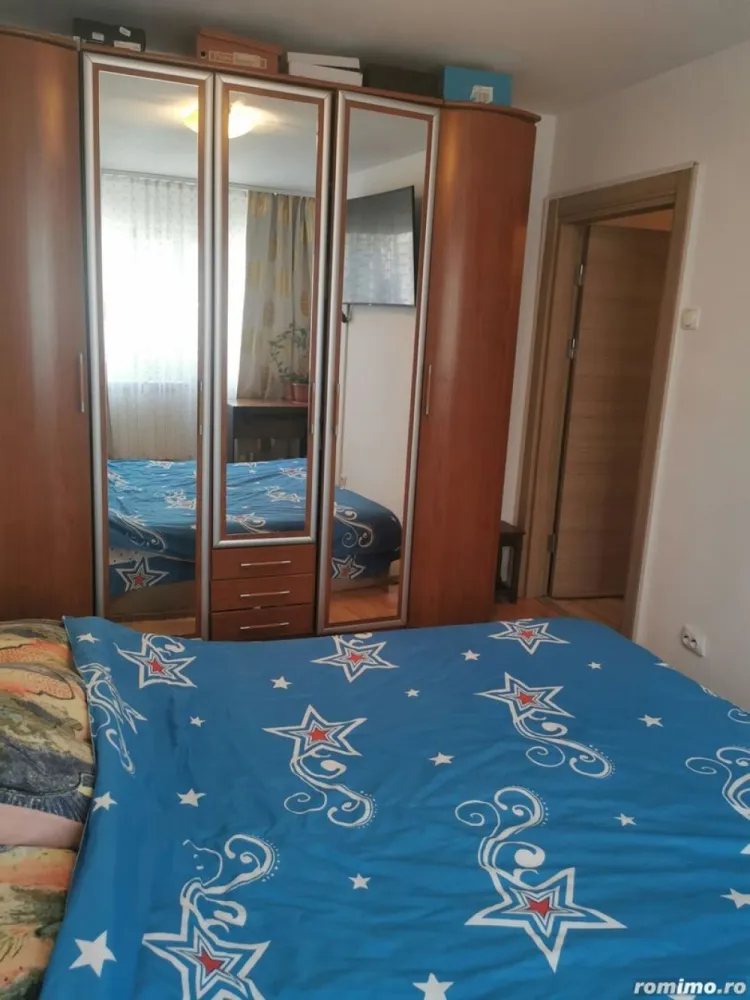 Proprietar , vand apartament , 4 camere cu centrala termica , boxa si loc parcare adp