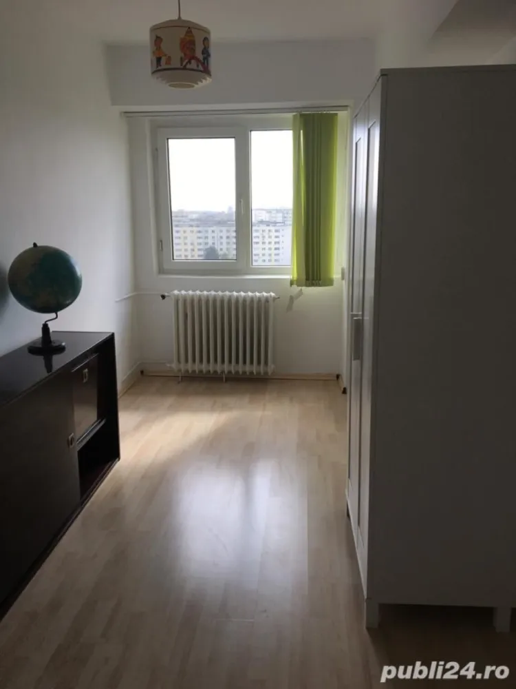 Apartament 4 camere, la 2 minute de Mega Mall, pret 99000 , particular - Apartament 4 camere, liber, decomandat, doua balcoane, doua grupuri sanitare, termopane, parchet, gresie, faianta, aer conditionat, an constructie 1978, langa Mega Mall, etaj 11, acte la zi, particular