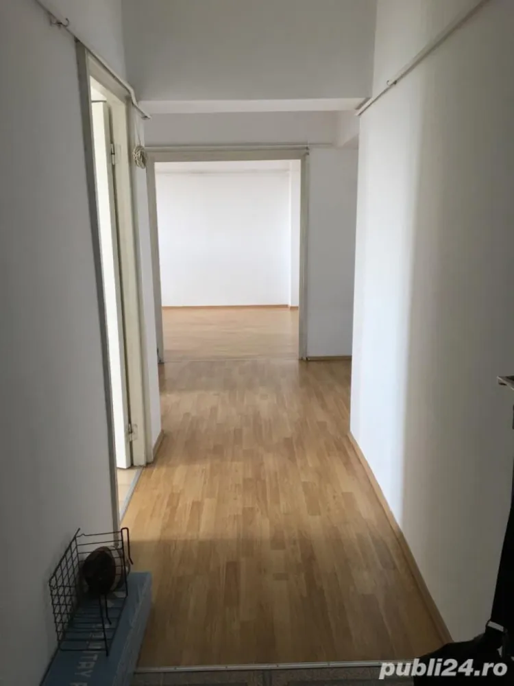 Apartament 4 camere, la 2 minute de Mega Mall, pret 99000 , particular - Apartament 4 camere, liber, decomandat, doua balcoane, doua grupuri sanitare, termopane, parchet, gresie, faianta, aer conditionat, an constructie 1978, langa Mega Mall, etaj 11, acte la zi, particular