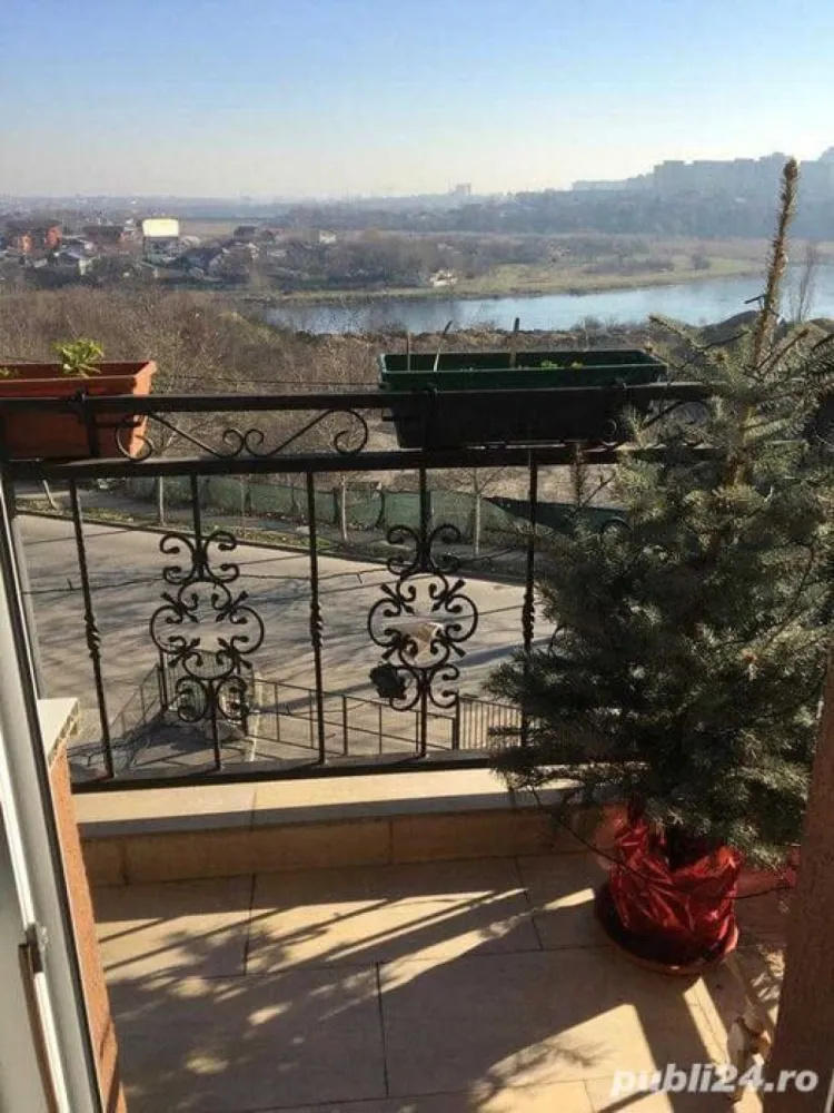 Proprietar vind apartament 4 camere sector 2 București