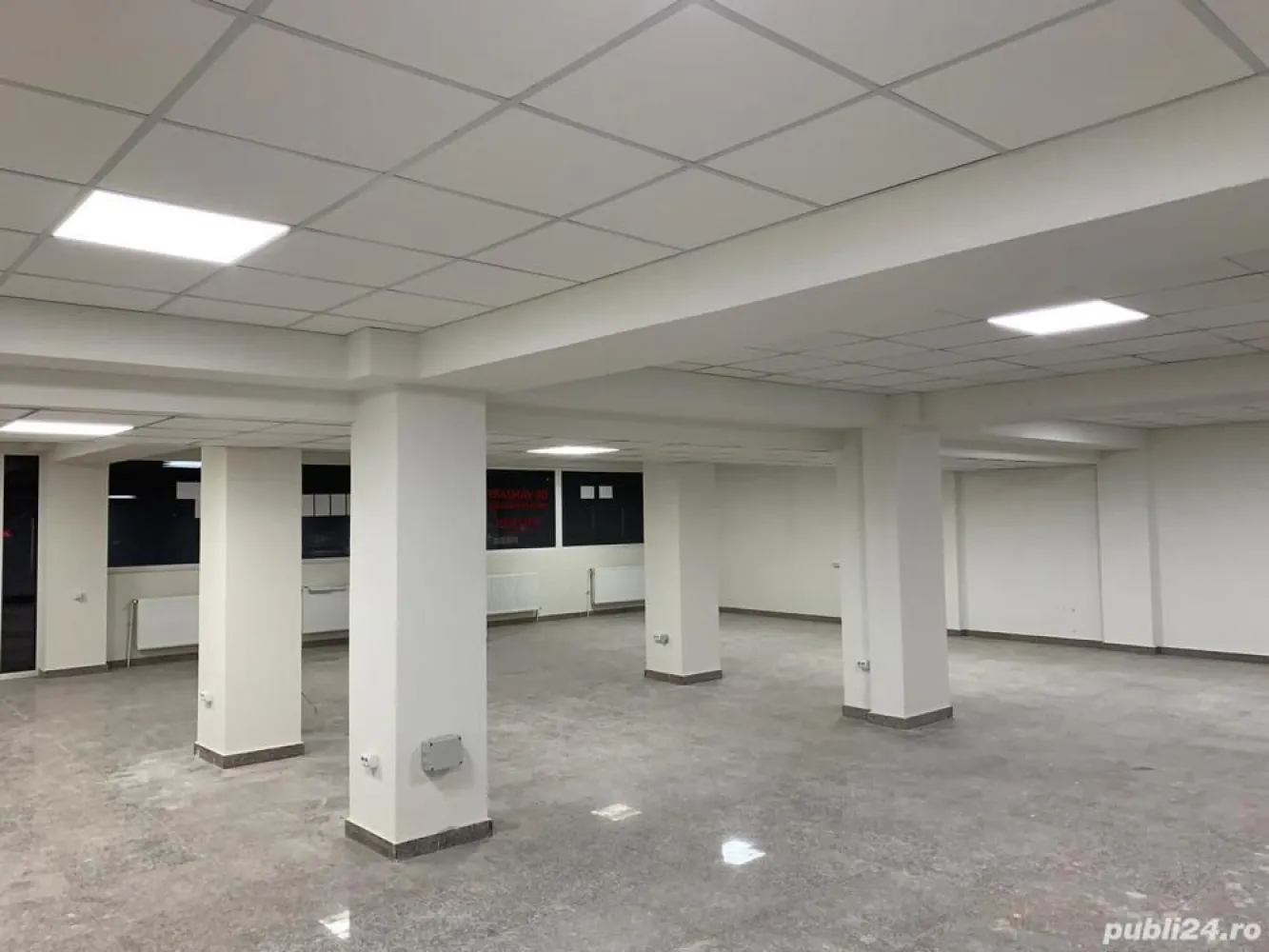 Ofer spre vanzare Spatiu Comercial 170mp + 70mp Parcare - Vand spatiu comercial 240 m (170 m utili + 70m parcare) Spatiul este dimensionat 13,5m * 12,5m -Spatiul contine : Granit , tavan fals , grup sanitar , contorizat individual lumina-gaze inclusiv 380V - Fata in fata cu statia de STB. - 5 locuri de parcare Strada Tineretului 58 Militari Residence Detalii extra: telefon