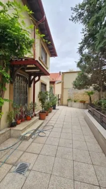 Casa individuala (singur in curte), zona centrala