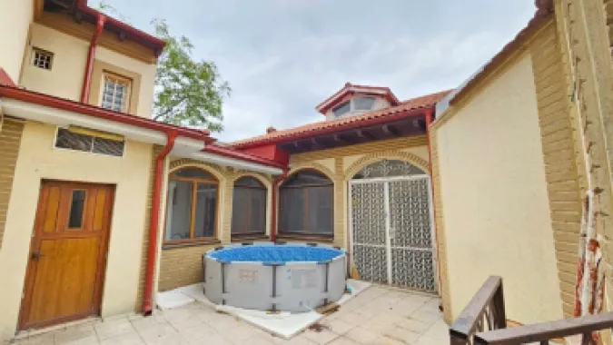 Casa individuala (singur in curte), zona centrala