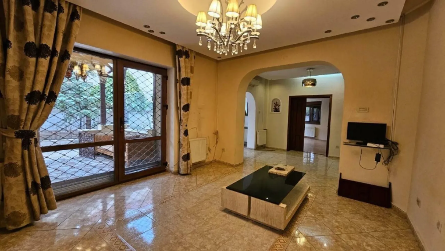 Casa individuala (singur in curte), zona centrala