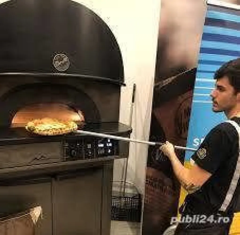 vand restaurant tip Pizzerie - Se vine pizzerie situată in zona centrala a Bucureștiului cu un văd foarte bun fiind chiar la bulevard. Suntem pe piața din anul 2020 cu un potențial mare de dezvoltare iar de-a lungul timpului ne-am format o clientela ce apreciază cu adevărat calitatea. Cifra de afacere de 320.000 anual. Locație este complet utilată și mobilată profesional pentru efectuarea activiitatiii. Chiria totala spațiului comercial este de 2000 lunar. Se pun la dispoziție facturi care însumează investiția in locație inclusiv toate avizele și Autorizațiile de funcționeare. Pentru mai multe informații nu ezitați sa ne contactați.