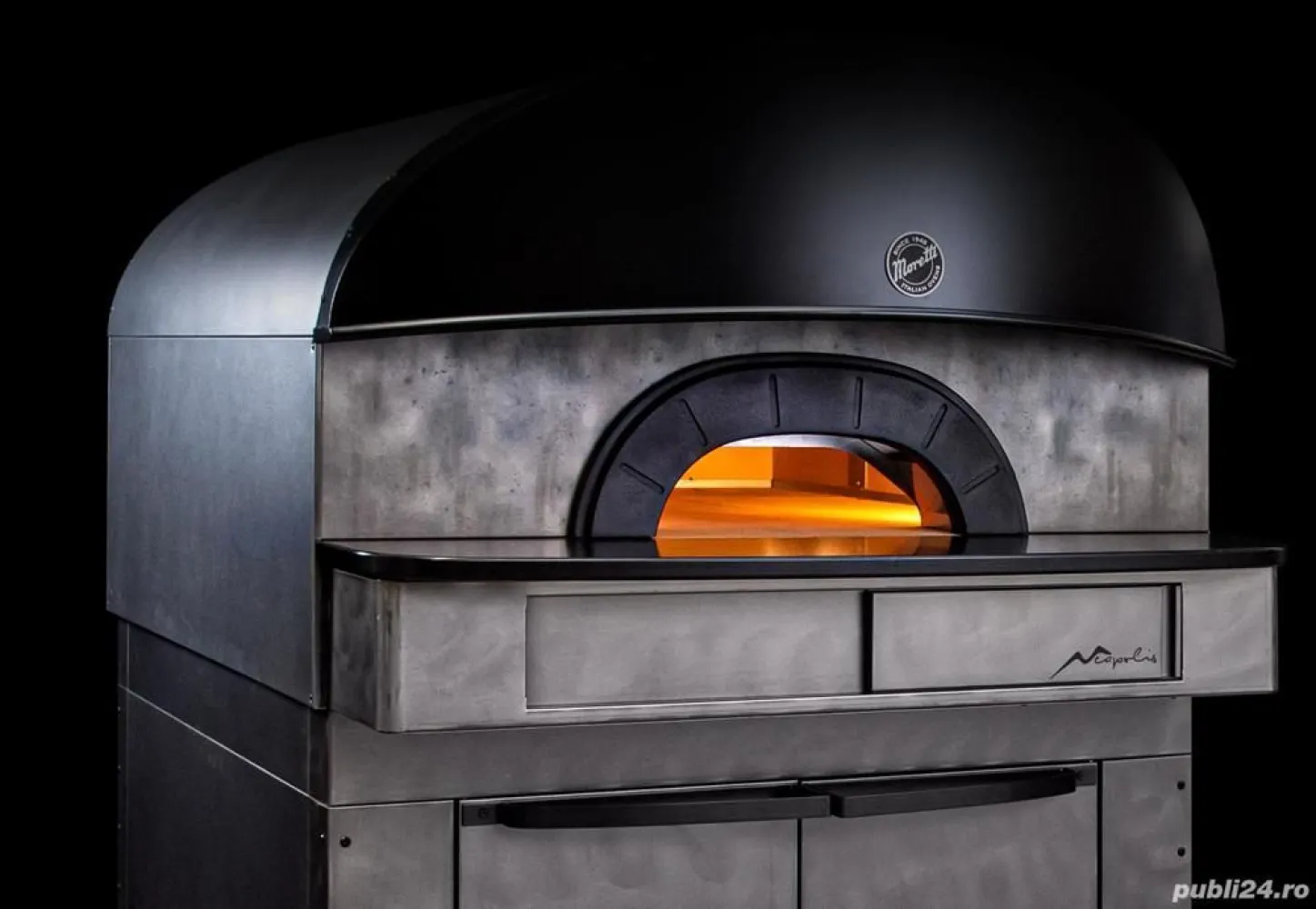 vand restaurant tip Pizzerie - Se vine pizzerie situată in zona centrala a Bucureștiului cu un văd foarte bun fiind chiar la bulevard. Suntem pe piața din anul 2020 cu un potențial mare de dezvoltare iar de-a lungul timpului ne-am format o clientela ce apreciază cu adevărat calitatea. Cifra de afacere de 320.000 anual. Locație este complet utilată și mobilată profesional pentru efectuarea activiitatiii. Chiria totala spațiului comercial este de 2000 lunar. Se pun la dispoziție facturi care însumează investiția in locație inclusiv toate avizele și Autorizațiile de funcționeare. Pentru mai multe informații nu ezitați sa ne contactați.