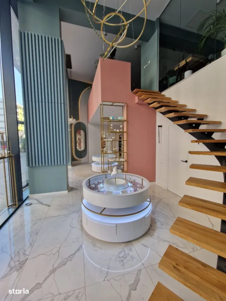 Spațiu Comercial 113mp,Chiriaș 2900€/lună,7 min de Victoriei,Proprieta - 113 metri pătrați 2021 409.000 euro + TVA (cu taxare inversa) Strada Petru Rareș Oportunitate unică de a achiziționa un spațiu comercial modern, situat într-o zonă de maxim interes, la doar 7 minute de mers pe jos de Piața Victoriei. Spațiul dispune de următoarele caracteristici și beneficii: – fără comisioane suplimentare, o ocazie excelentă de a achiziționa un spațiu comercial premium într-o locație deosebită. Acest spațiu este ideal pentru diverse tipuri de afaceri, de la retail la birouri, datorită poziției sale strategice și a amenajărilor de top. Nu ratați această ocazie de a vă dezvolta afacerea într-o locație premium!