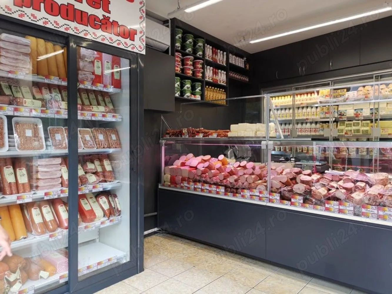 Preluare afacere - Magazin alimentar - Spatiu comercial in incinta Piata Gorjului, 24mp, autorizat DSV pentru magazin alimentar. Spatiul se preaia complet utilat, cu utilaje noi, 3 vitrine verticale pentru mezuluri si lactate, o vitrine orizontale (4m). Magazinul are vad format in aproximativ 15 ani in acelasi domeniu de activitate.