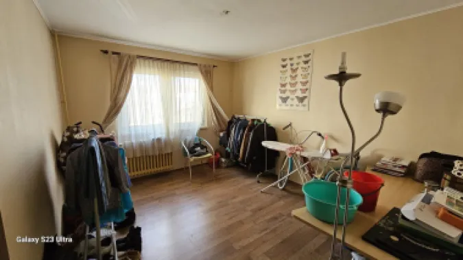 Apartament 4 Camere , et.3/4, Berceni-Racovita